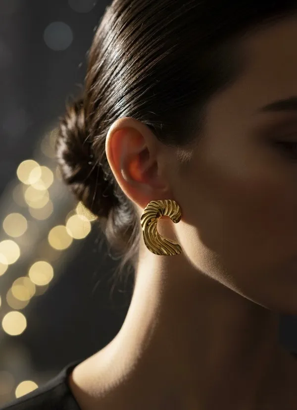Gold_Golden_Ripple_Crescent_Earrings_For_Women
